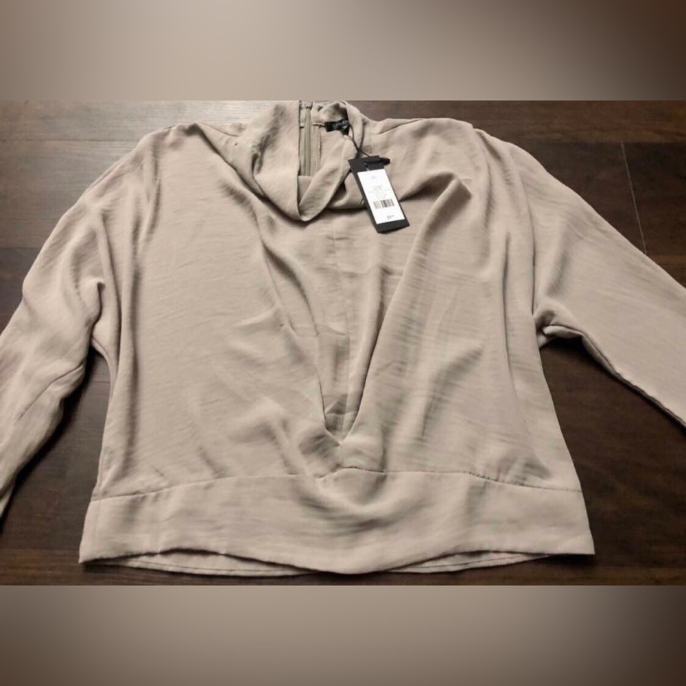 BNWT Dynamite Womens CROPPED MOCK NECK BLOUSE Long Sleeve Draped - XS - Picture 9 of 9
